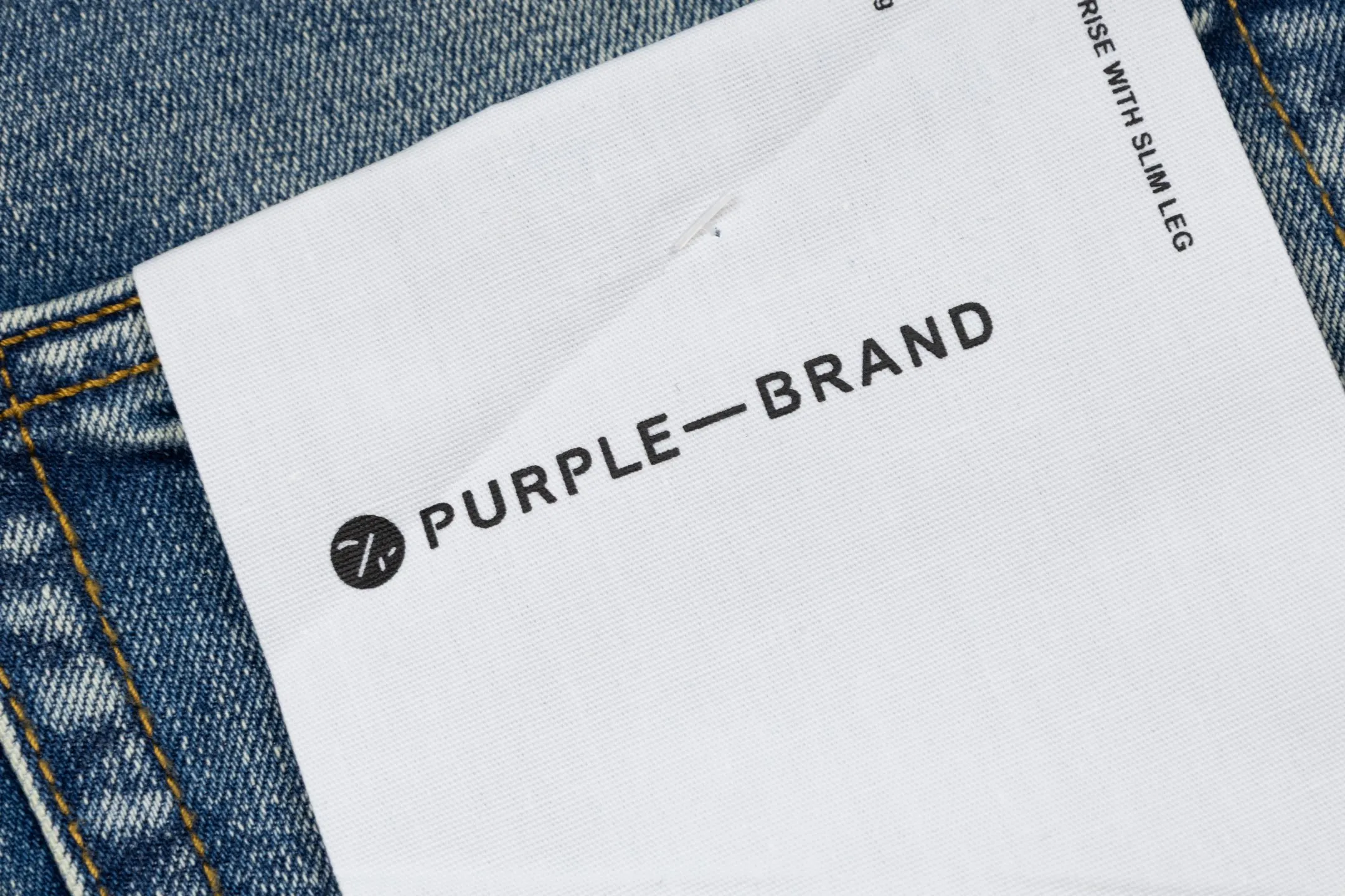 135 PURPLE BRAND 26New Arrival embroidered ripped jeans with top quality ink wash. Really restore the ultimate Vintage texture. Three-dimensional version. Loose and comfortable, not picky on the figure. Makes taller and slimmer. Factory Seiko. Original factory quality control. Same style for men and women. Can be matched with couples. Versatile recommendation. Must-have jeans for all seasons. Hipsters have been disappointed. From the quality selection of fabrics, the tailoring of details, and the matching of patterns, they are all impeccable! The upper body is so handsome when worn...it can be easily worn by men, women and children! The craftsmanship is made of heavy-duty washed pure cotton denim fabric. After washing, it is soft and thick. It is very stylish when worn on the body. Color: Blue Style number: # Size: 28 30 32 34 36